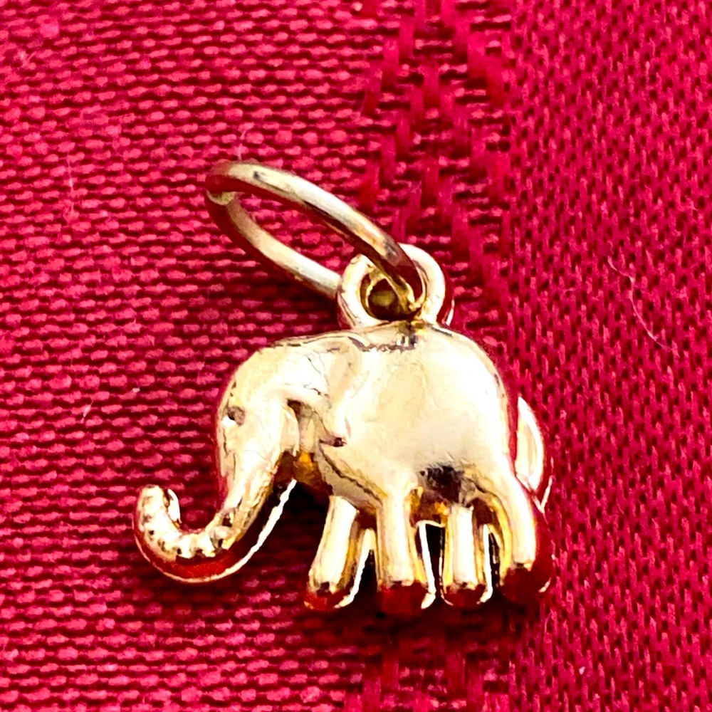 5/$10❤️❤️❤️NEW Rose Gold Toned Alloy Trunks Up Elephant Charm Pendant